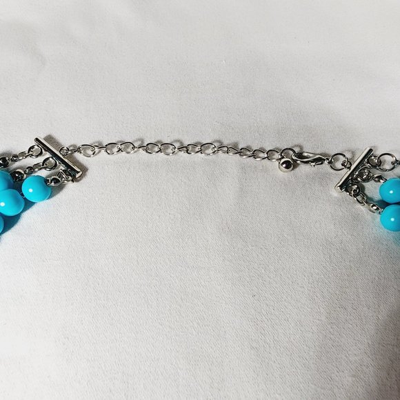 Sleeping Beauty colored simulated pearl three row necklace 23-27 in silvertone - Picture 3 of 4